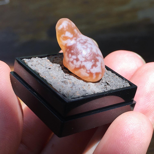 ゴビ石−1091 ゴビ瑪瑙　水玉模様　手彫り　花 ゴビ石−1091 ゴビ瑪瑙 水玉模様 手彫り 花の通販 by KIKI工房's