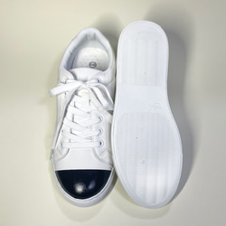 雙色單調合成皮革運動鞋（啞光白 x 琺瑯黑）22.5cm〜24.5cm 第5張的照片