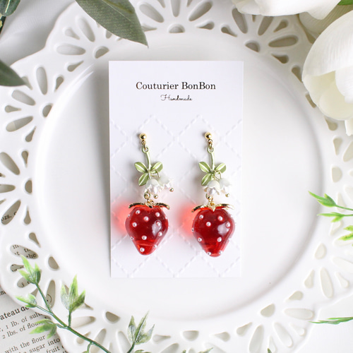 葉っぱとお花のいちごピアス♡レッド♡/イチゴ ピアス（スタッド・一粒