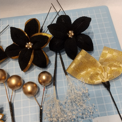 つまみ細工&ドライフラワー 成人式、卒業式髪飾り｢ちりめん｣ 黒