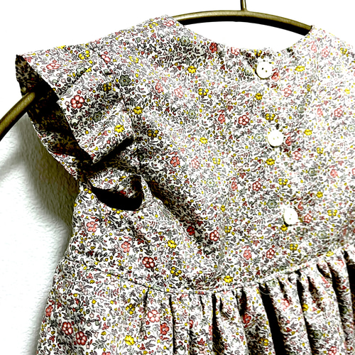 リバティプリントの小花模様のワンピース 子供服 れもんまま 通販