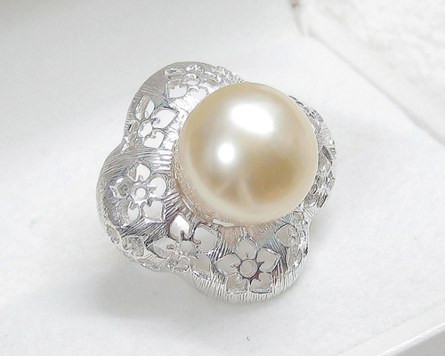 南洋真珠リング 、ダイヤ側石付き サイズ１１号 南洋真珠リング 、ダイヤ側石付き サイズ11号 K18 ゴールデン南洋