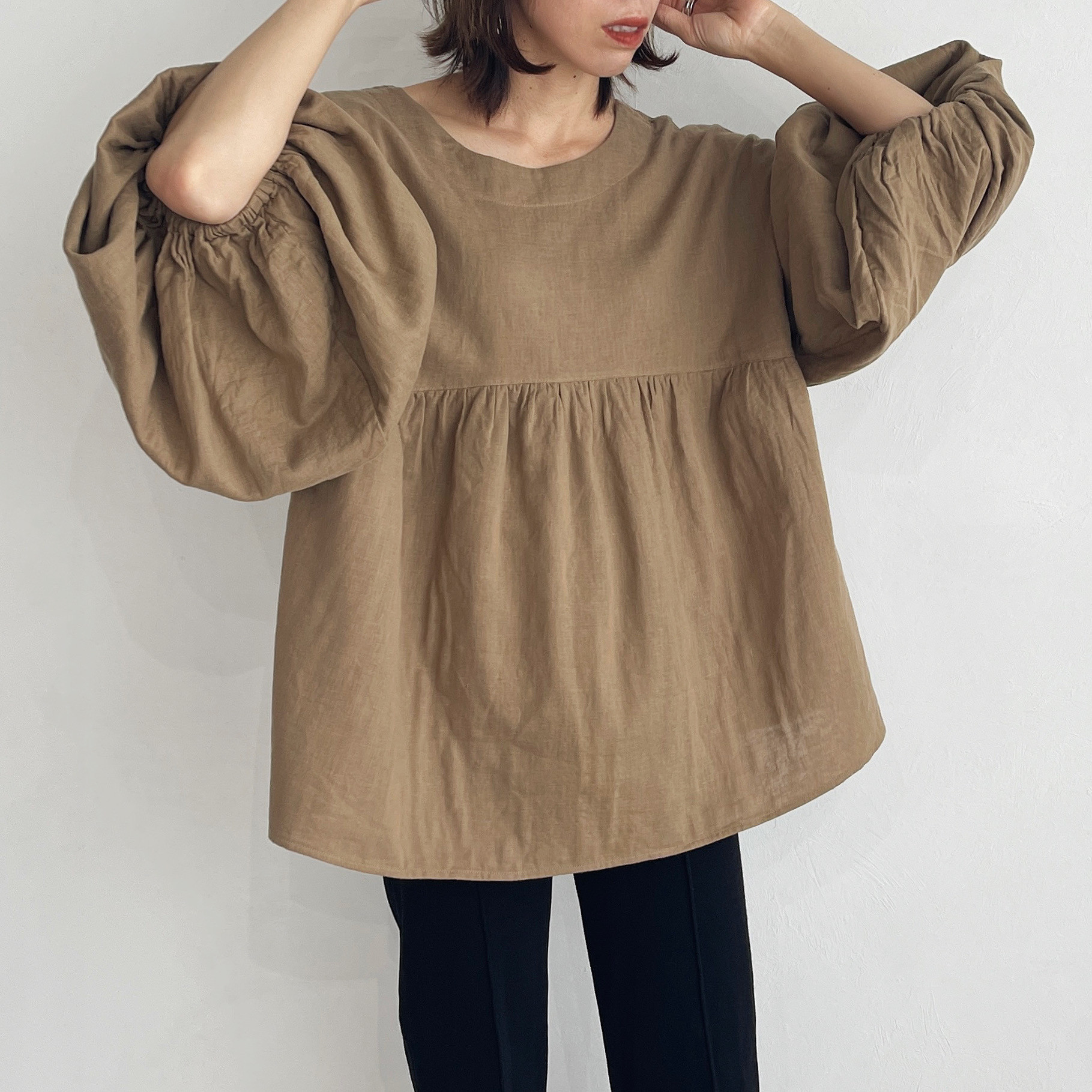 ダブルガーゼの2wayネックパフスリーブトップス