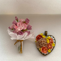 ミニチュア樹脂粘土の花（花束とペンダントヘッド） 2枚目の画像