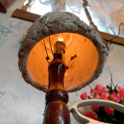 しっとり落ち着いた雰囲気のランプ/ くびれスタンド 素焼きシェイド ⑧ アトリエ テーブルランプ/ 3枚目の画像