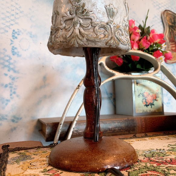 しっとり落ち着いた雰囲気のランプ/ くびれスタンド 素焼きシェイド ⑧ アトリエ テーブルランプ/ 7枚目の画像