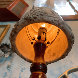 しっとり落ち着いた雰囲気のランプ/ くびれスタンド 素焼きシェイド ⑨ アトリエ テーブルランプ/ 8枚目の画像