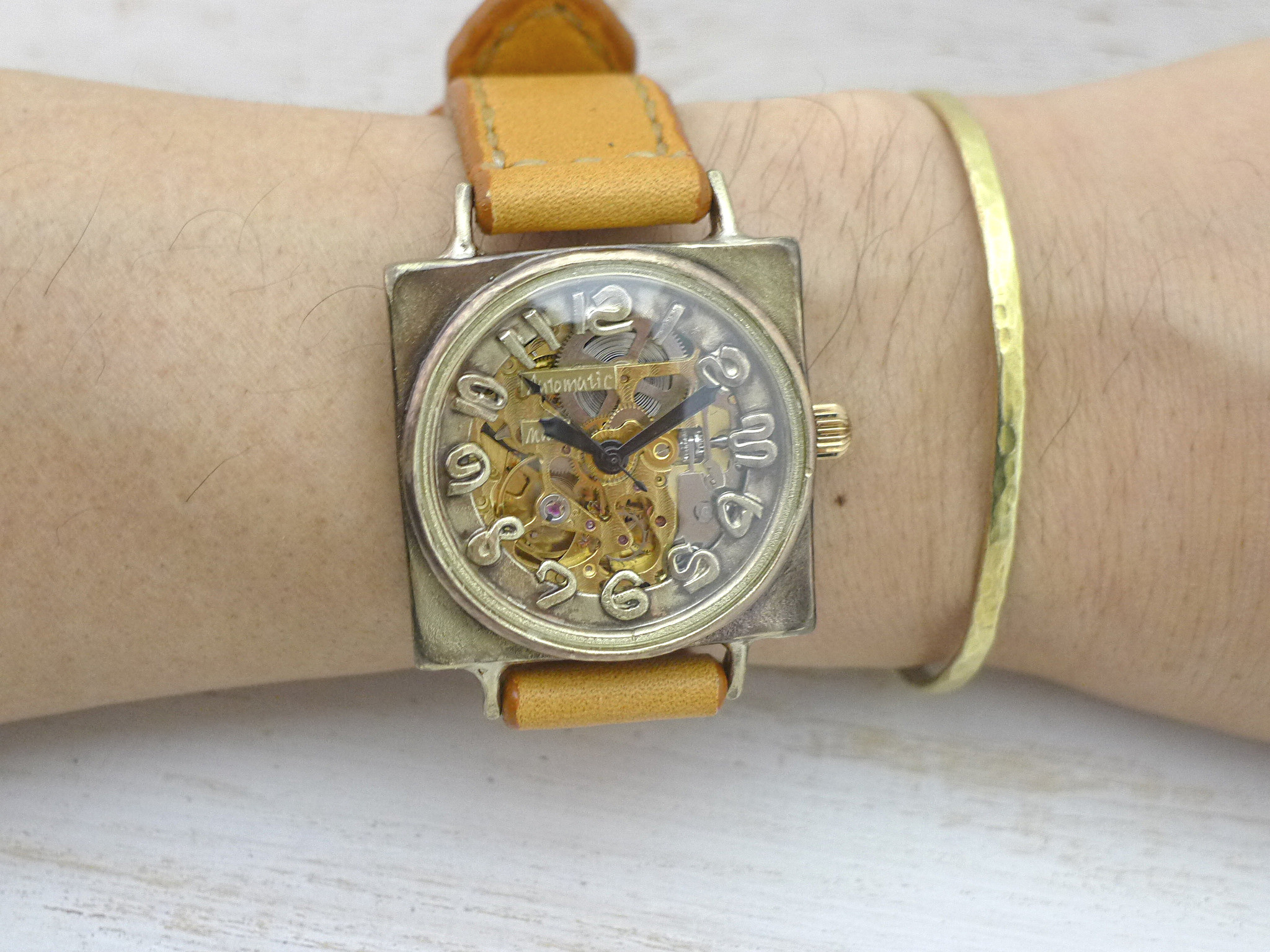 BAM027 自動巻きBrass(真鍮)36mmスクエア 手作り腕時計 [BAM027 GD/CA手縫]