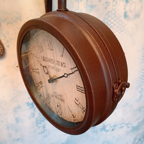 アンティークな部屋/ 両面式 壁掛け時計（回転型） ウォールクロック