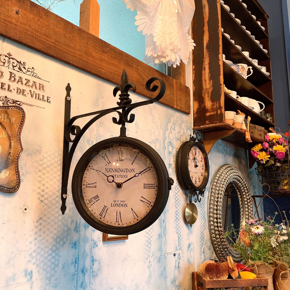 アンティークな部屋 両面時計 回転式 壁掛け時計 ウォールクロック アンティークな部屋 両面時計 回転式 壁掛け時計 ウォール