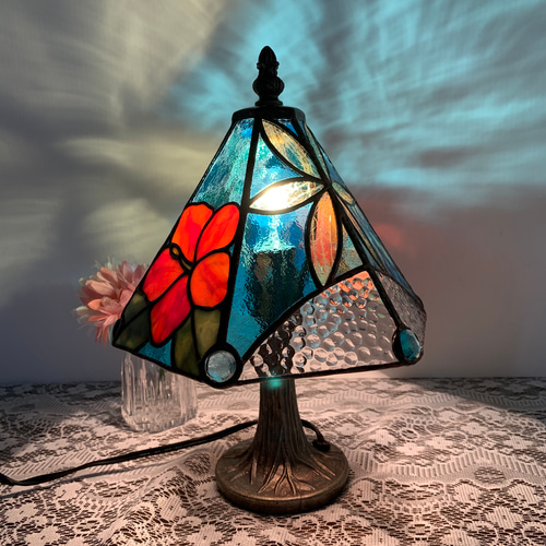 8月のステンドグラスランプ《アイランド》 スタンドライト・テーブル