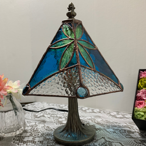 8月のステンドグラスランプ《アイランド》 スタンドライト