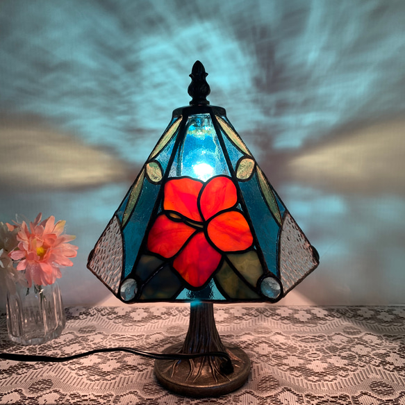 ♪　　ステンドグラスランプ 8月のステンドグラスランプ《アイランド》 スタンドライト・テーブル