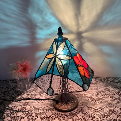 8月のステンドグラスランプ《アイランド》 スタンドライト・テーブル