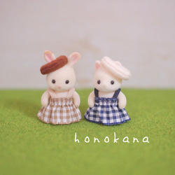 小さな動物　着せ替え人形　立っち赤ちゃん用ギンガムチェックひらひらワンピース 小さな動物 着せ替え人形 立っち赤ちゃん用ギンガムチェック