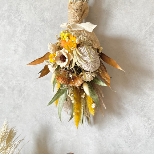 バンクシアとドライアンドラのドライフラワースワッグ/ミニブーケ