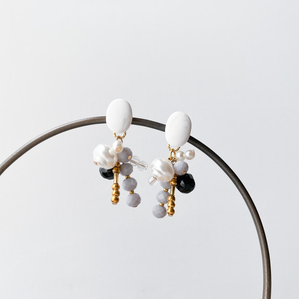ポリマークレイ × ミックスビジュー costume jewelry ピアス -white- 1枚目の画像