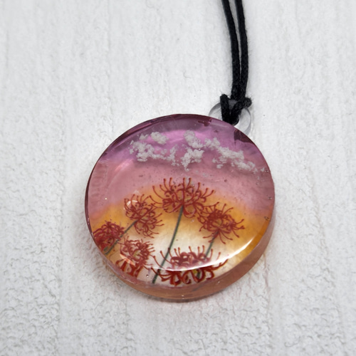UVレジン】彼岸花と夕焼け空のペンダント ネックレス・ペンダント ゆい