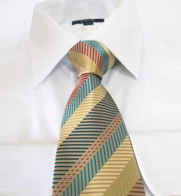 ポップなジグザグ風立体的なブロックストライプのネクタイ ネクタイ