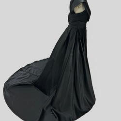 パーティードレス 肩のデザインがお洒落なドレス 黑 ショルダー型 くるみボタン Aライン 花嫁 拳式 二次会 大人っぽい 4枚目の画像