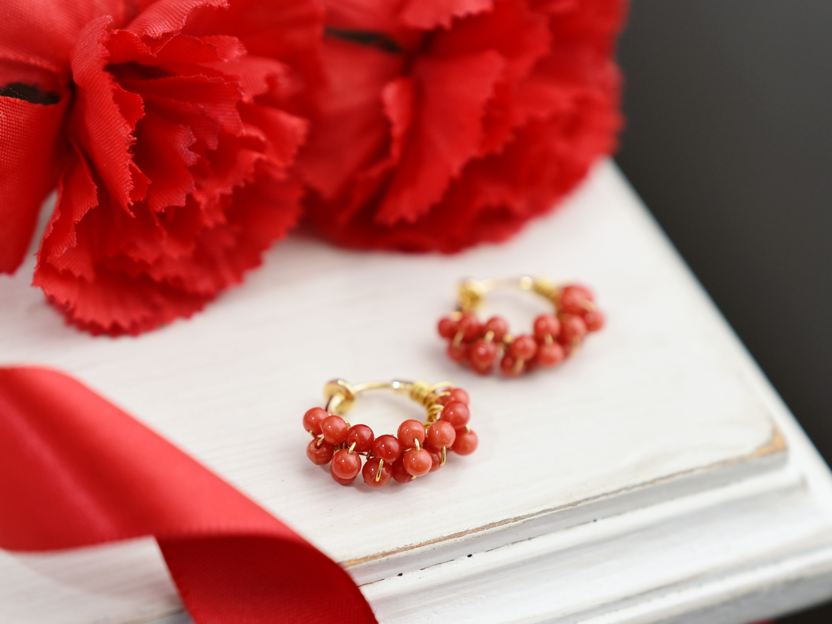 【イヤリング・小（最小、通常に変更可能）】特別な天然色　本珊瑚　赤珊瑚　3月誕生石 フープイヤリング　レースフープ