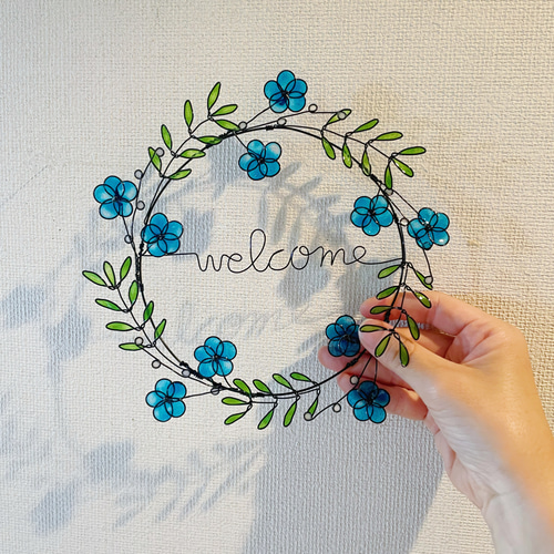 ワイヤーレジンアート『青い花のリース』壁掛けオマケ台紙付きステンド