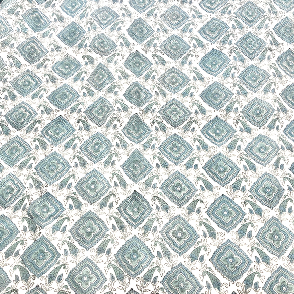 【50cm単位】ホワイトブルーダイヤフラワー　インドハンドブロックプリント生地　テキスタイル　コットン 4枚目の画像