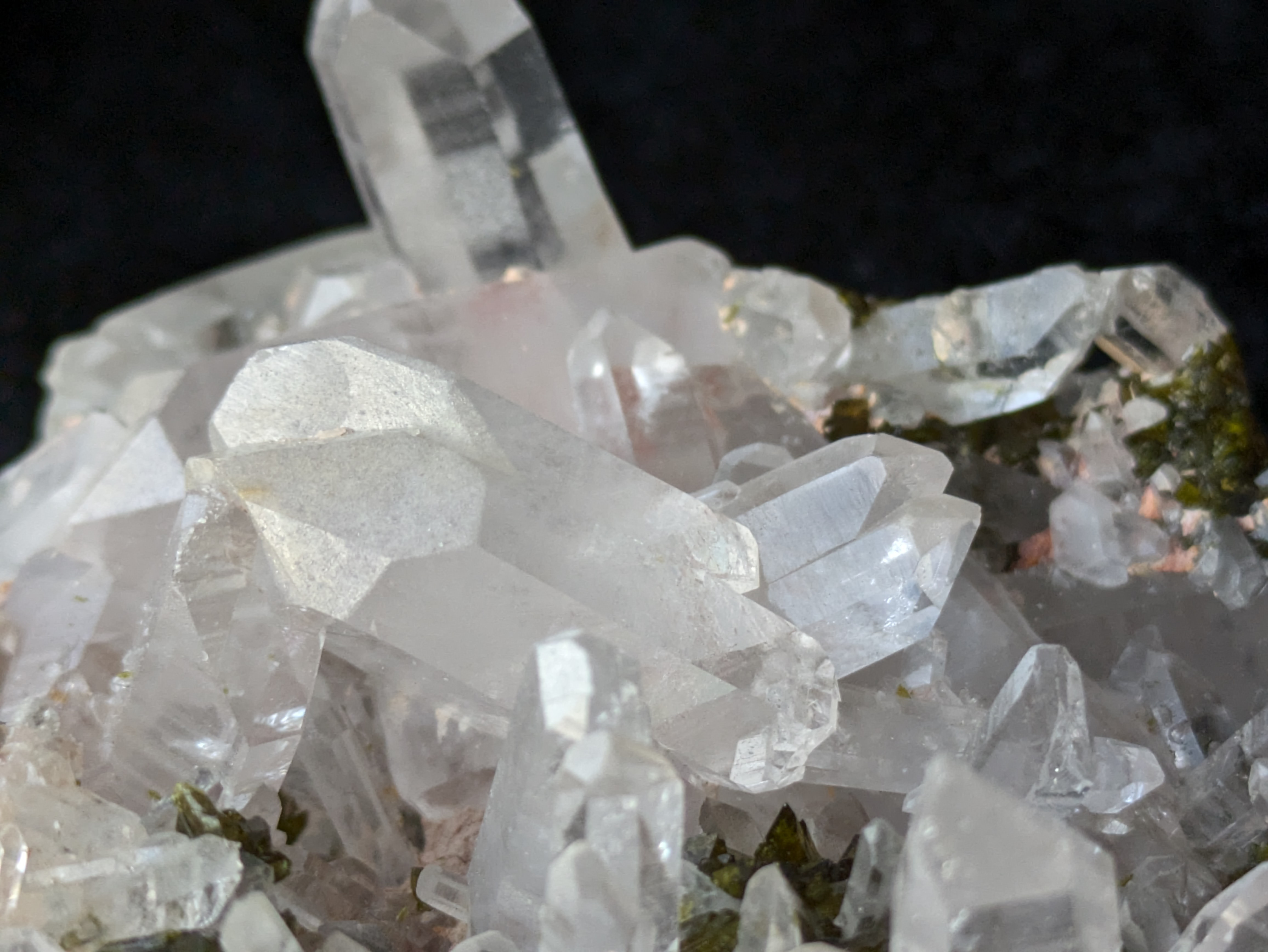 世にも美しい水晶ｸﾗｽﾀｰ/ｴﾋﾟﾄﾞｰﾄ共生水晶ｸﾗｽﾀｰ/t829-01/8932720 241228