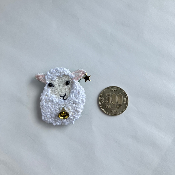 "もこもこ羊の刺繍ブローチ" 3枚目の画像