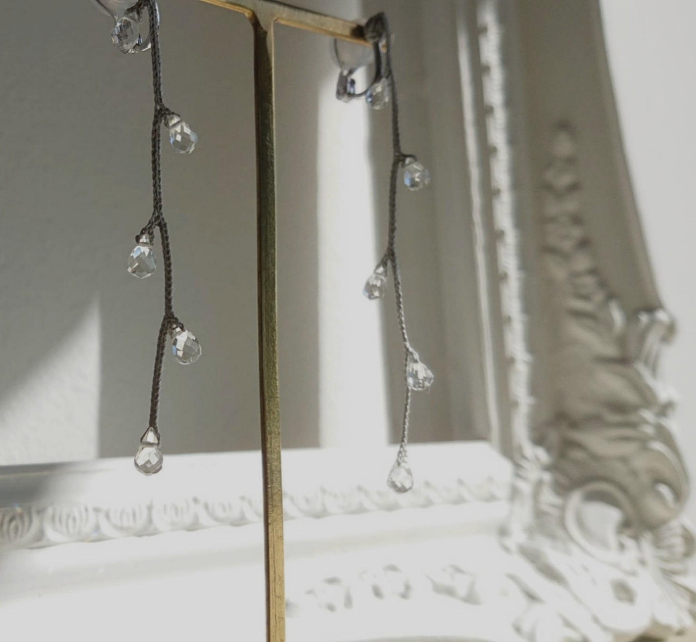 ドロップカットクォーツのラインイヤリング　耳が痛くなりづらいイヤリング