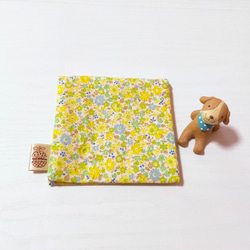 餐巾袋（2折） 可像手帕一樣攜帶，小花朵圖案，黃色 第1張的照片