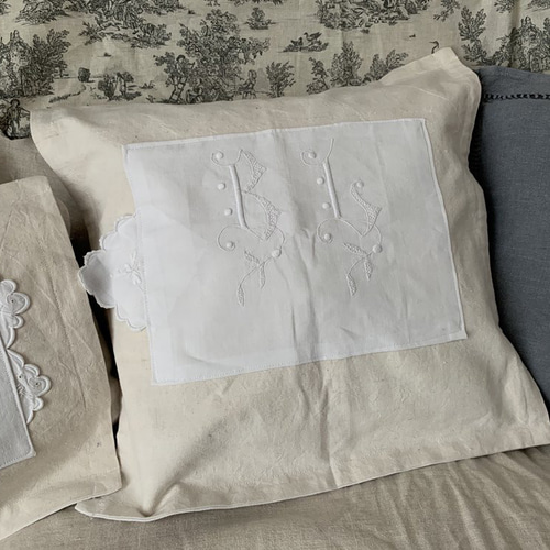 アンティークリネンモノグラム刺繍クッションカバー♪ クッション
