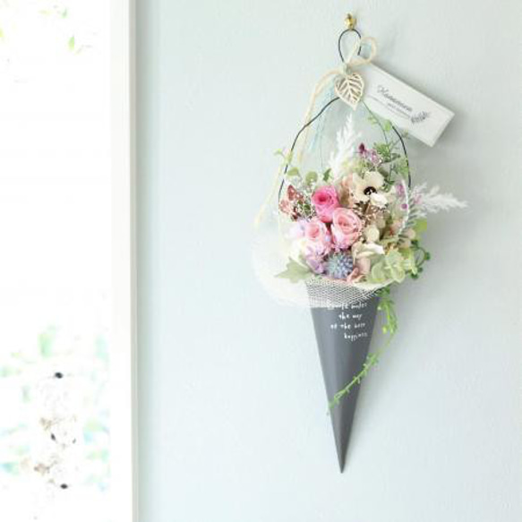 優しいパステルピンクのブリキコーン　ハンギング　 壁飾り　スワッグ　花束　 4枚目の画像