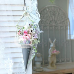 優しいパステルピンクのブリキコーン　ハンギング　 壁飾り　スワッグ　花束　 9枚目の画像