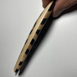 ギター材で作った木製スリムカッターナイフ～メイプル×ローズウッド　ストライプ 3枚目の画像