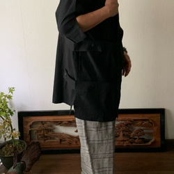 着物風手織り綿メンズブラウス半袖　ダブルベルトと着物合わせで粋に着こなす 黒無地 6枚目の画像