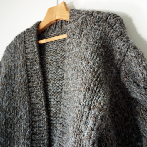 予約販売】アルパカウール・ケーブル編みガウン（N-420085-チャコール