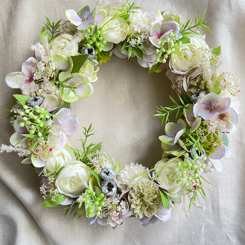 ホワイト＆グリーンのフラワーリース　造花　アーティフィシャルフラワー ホワイト＆グリーンのリース 造花 アーティフィシャルフラワー