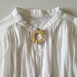 リース刺繍ブローチ・イエローベージュ 3枚目の画像