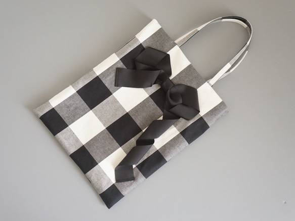 Ribbon A4 手提袋（黑色 x 白色格子） 第3張的照片