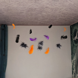 ハロウィン 羽のガーランド 北欧テイスト シンプル フェザー インテリア 羽毛  オーナメント 魔女 かぼちゃ カラス 4枚目の画像