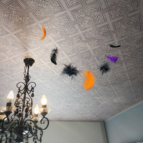 ハロウィン 羽のガーランド 北欧テイスト シンプル フェザー インテリア 羽毛  オーナメント 魔女 かぼちゃ カラス 9枚目の画像