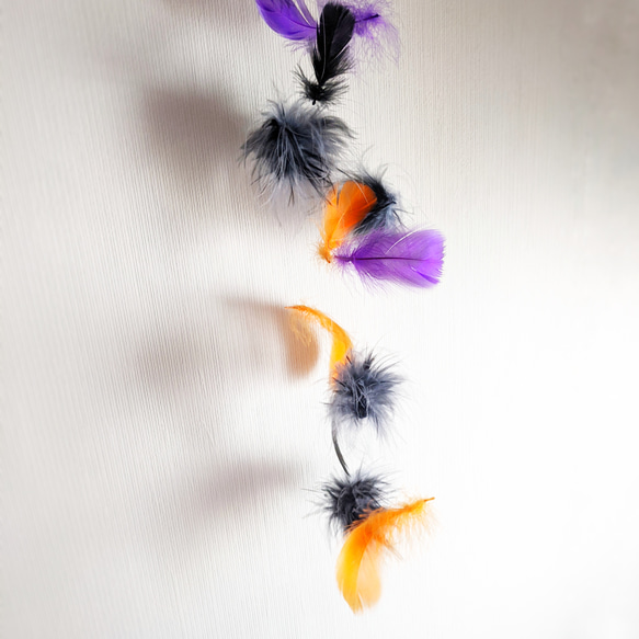 ハロウィン 羽のガーランド 北欧テイスト シンプル フェザー インテリア 羽毛  オーナメント 魔女 かぼちゃ カラス 8枚目の画像