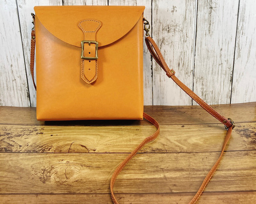 【オーダーメイド】本革ショルダーバッグ　手縫い　キャンモア オーダーメイド】本革ショルダーバッグ 手縫い キャンモア