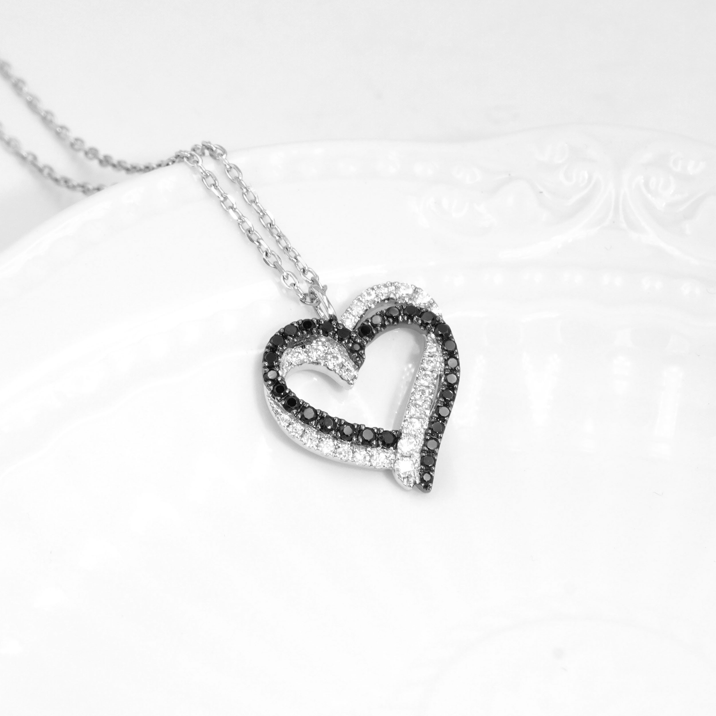 抱き合うペンダントトップ 即購入可 329