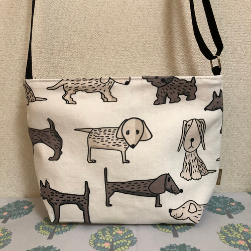 欧米生地 わんちゃん柄ショルダーバック ショルダーバッグ Azu