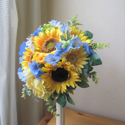 ひまわりとサムシングブルーのラウンドブーケ♪ブートニア付き♪生花みたいに綺麗な造花です♪高品質なのに安い 4枚目の画像