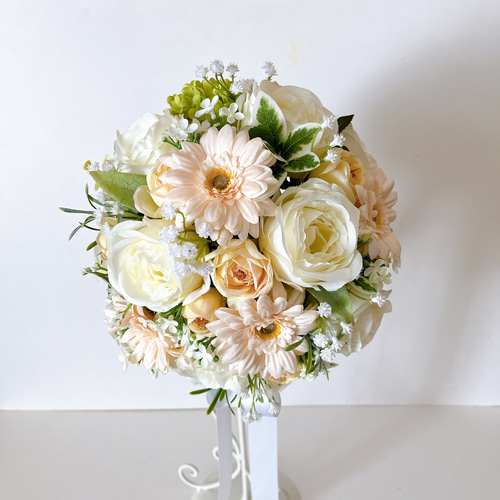 淡い色合わせのガーベラとバラいっぱいのウェディングブーケ