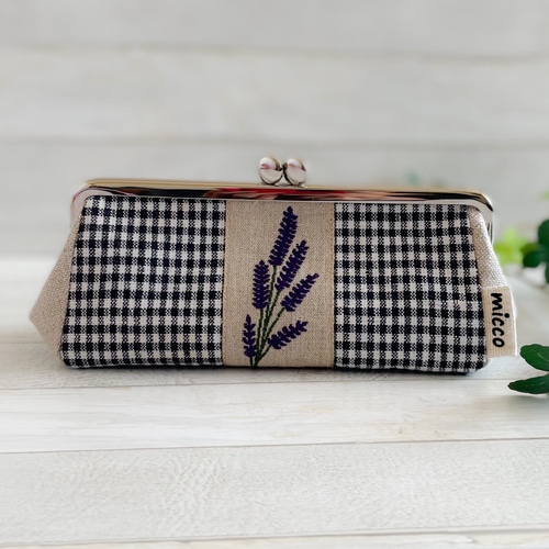 リネンのがま口ポーチ（メガネ・ペンケースサイズ：ラベンダー刺繍 