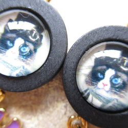 ◇3343再販 ⌚時計職人の猫と秋桜　大ぶりピアス・イヤリング 3枚目の画像